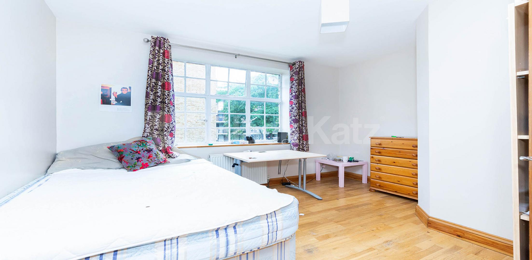 Spacious two bed good for three sharers mins to Euston Cranleigh Street, Camden